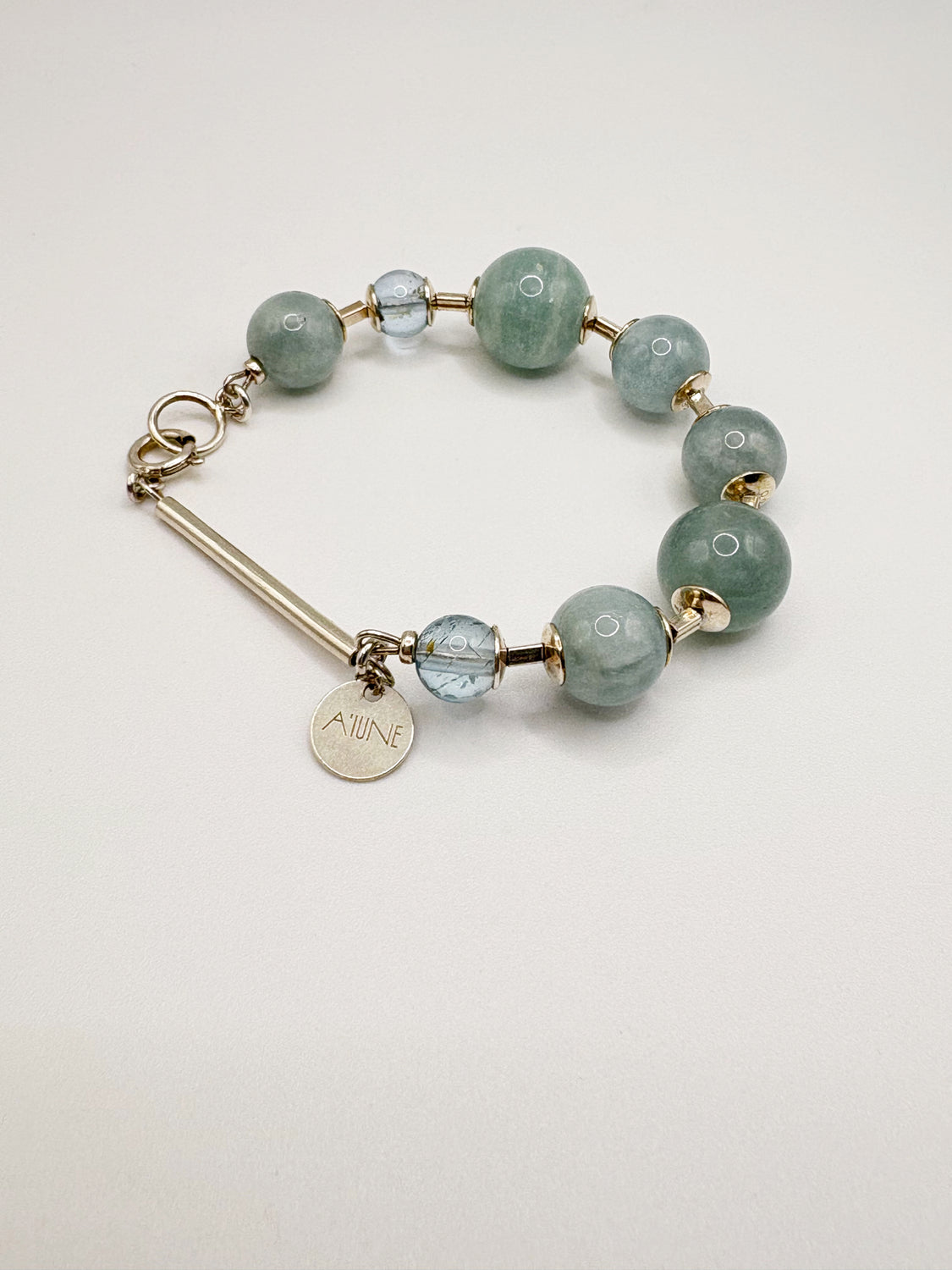 Pulseira em prata 925 com pedras naturais de água-marinha e topázio em formato esférico da linha COUTURE A'IUNE.