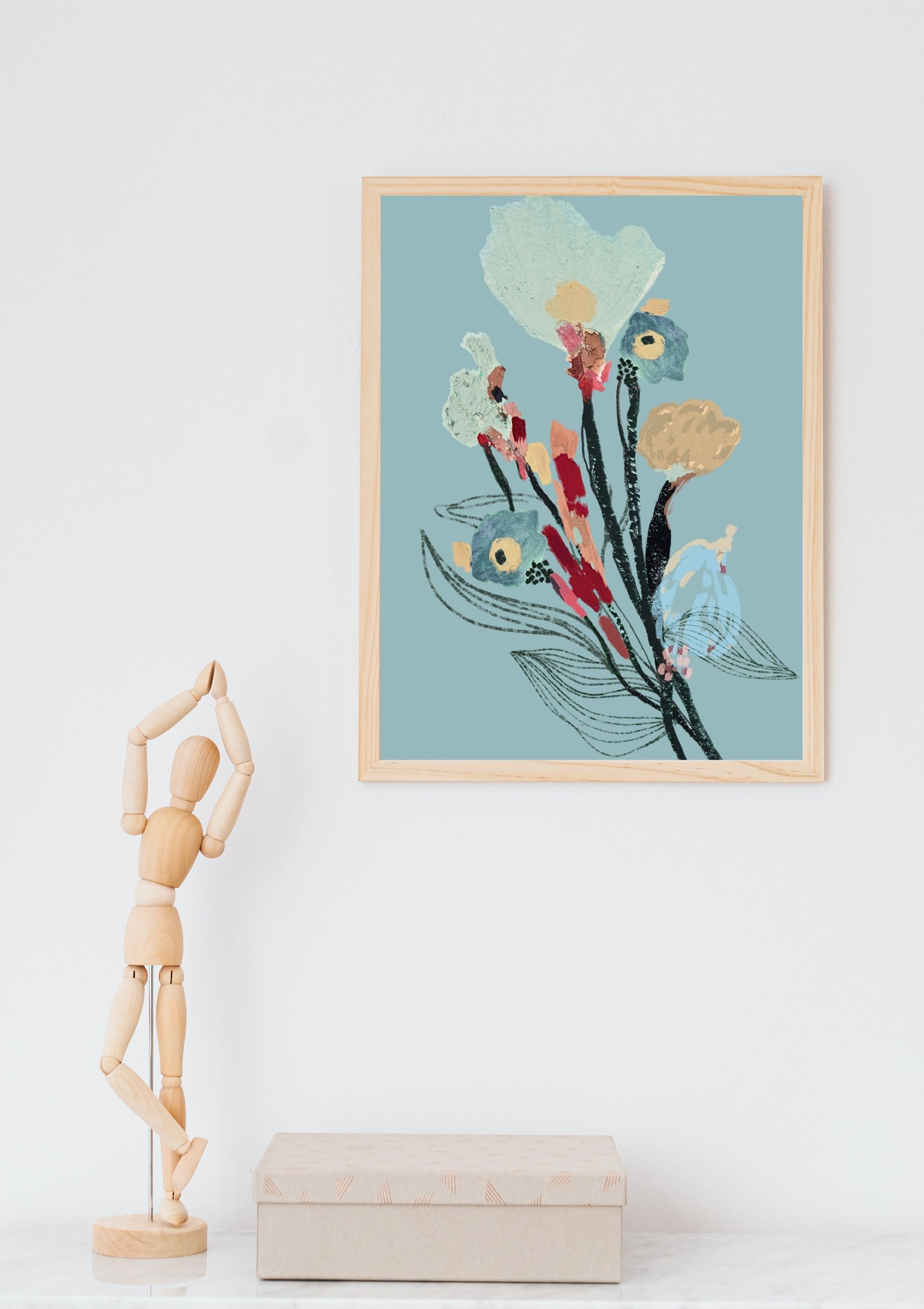 Print floral #Flor04 da A'IUNE ambientado na parede, com destaque para a paleta e os traços da aquarela.