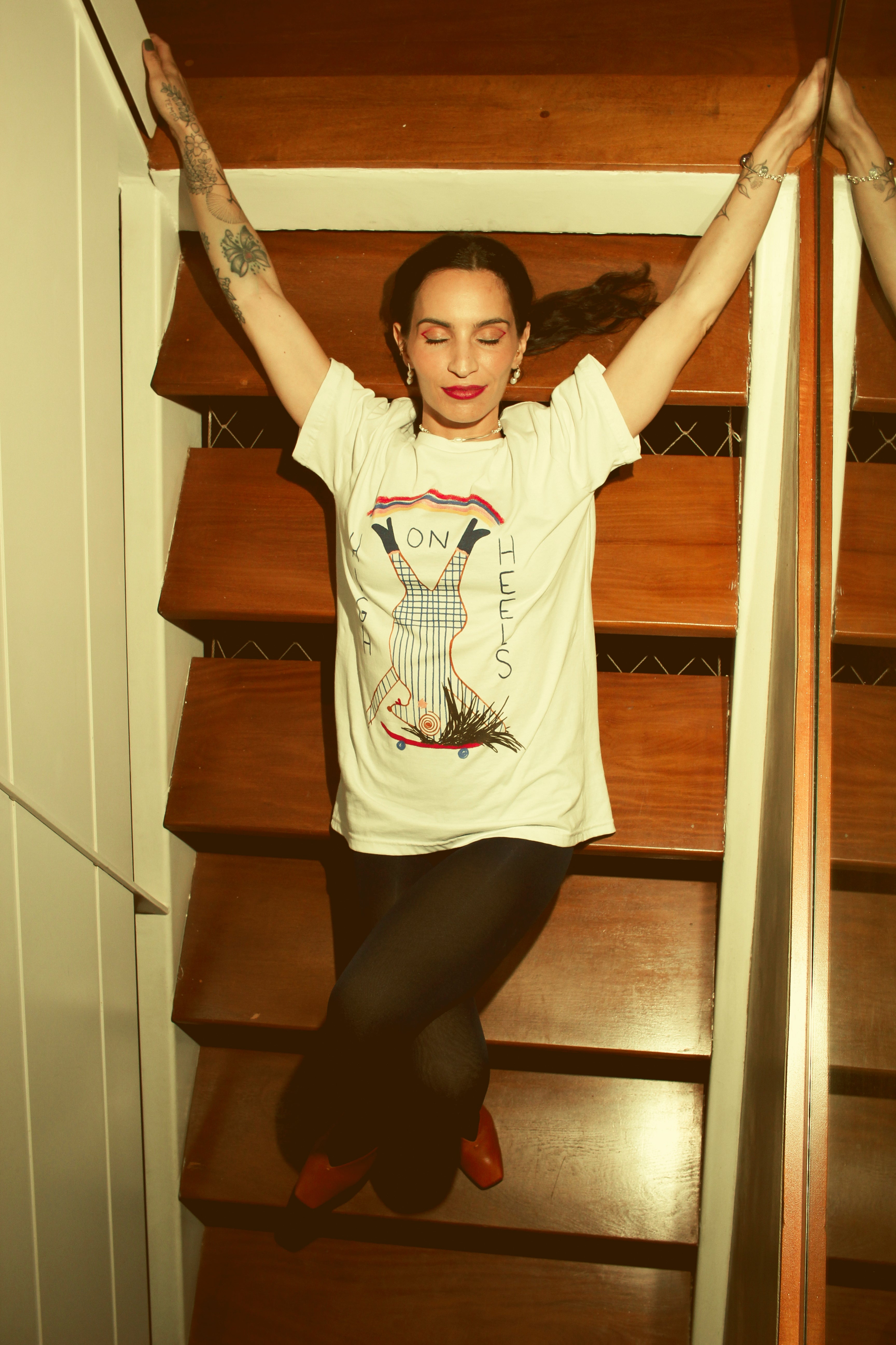 Camiseta HIGH ON HEELS