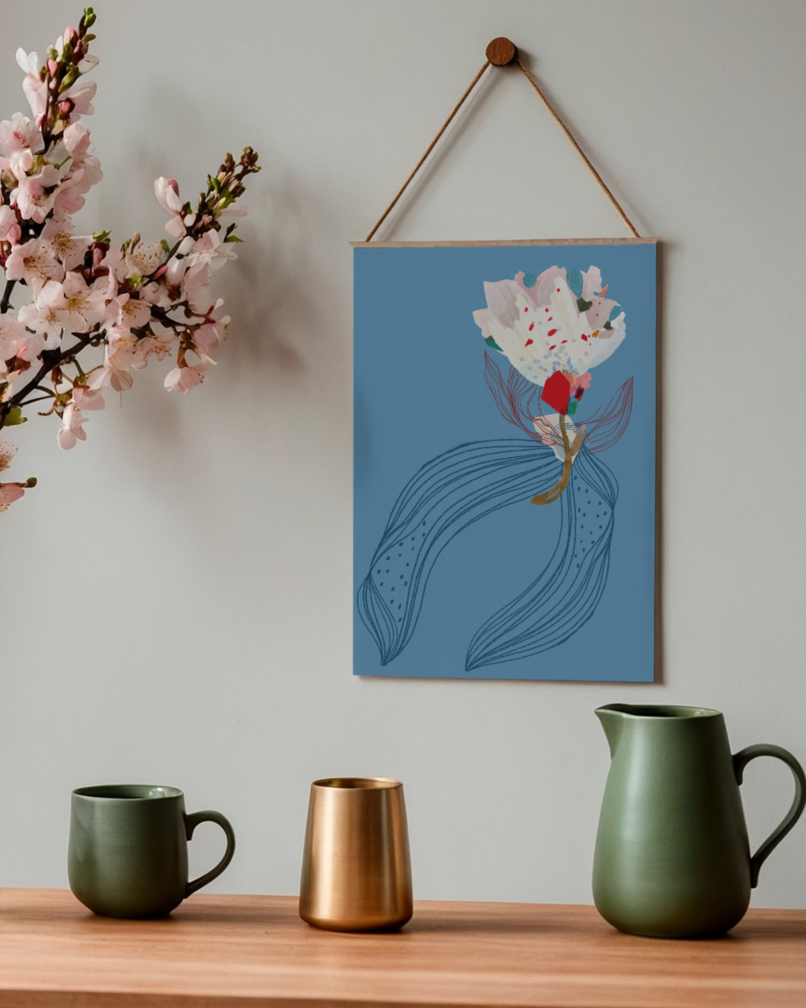 Print Flor 09 da A'IUNE em formato A4, com figura feminina e composição floral sobre fundo azul.